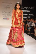 Mini Mathur walk the ramp for payal Kapoor show at Lakme Fashion Week Day 3 on 5th Aug 2012 (9).JPG